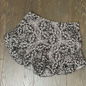 BCBGeneration Black & White Ruffle Short